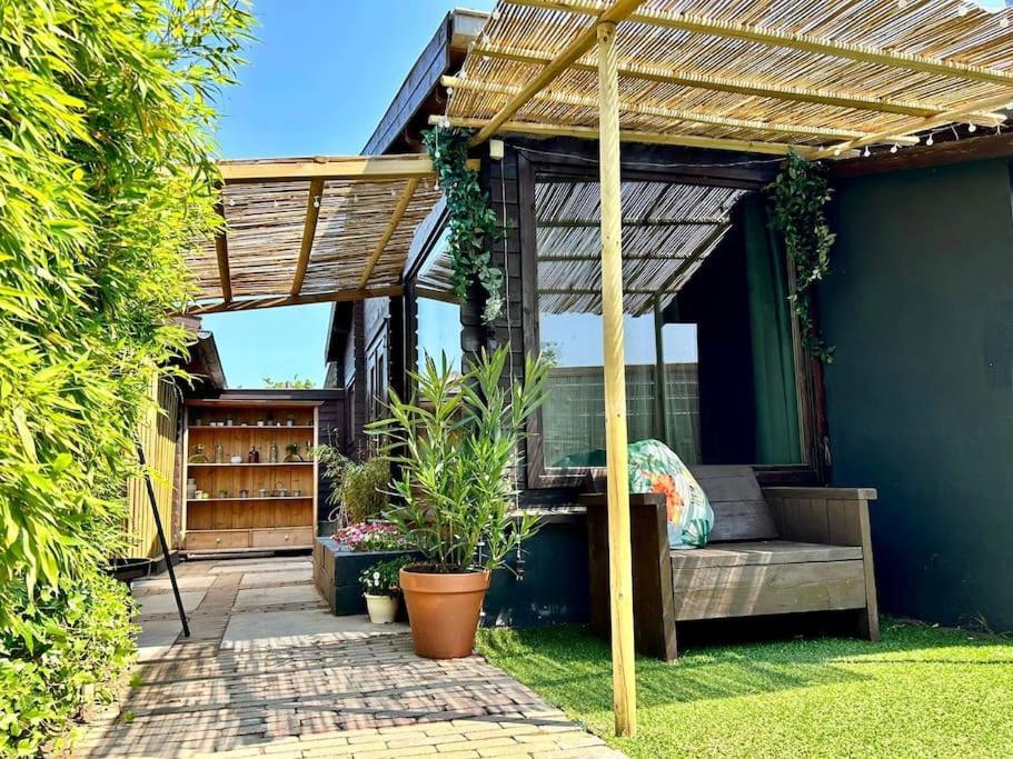 Jungle Style Lodge With Jacuzzi ,Sauna And Garden Near Amsterdam Vijfhuizen エクステリア 写真