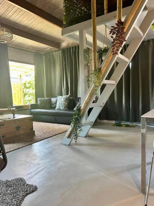 Jungle Style Lodge With Jacuzzi ,Sauna And Garden Near Amsterdam Vijfhuizen エクステリア 写真