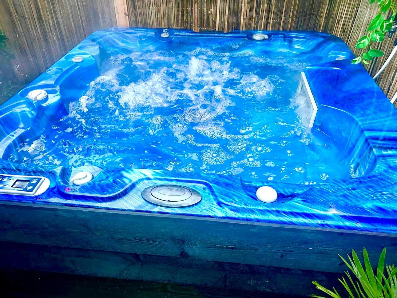Jungle Style Lodge With Jacuzzi ,Sauna And Garden Near Amsterdam Vijfhuizen エクステリア 写真