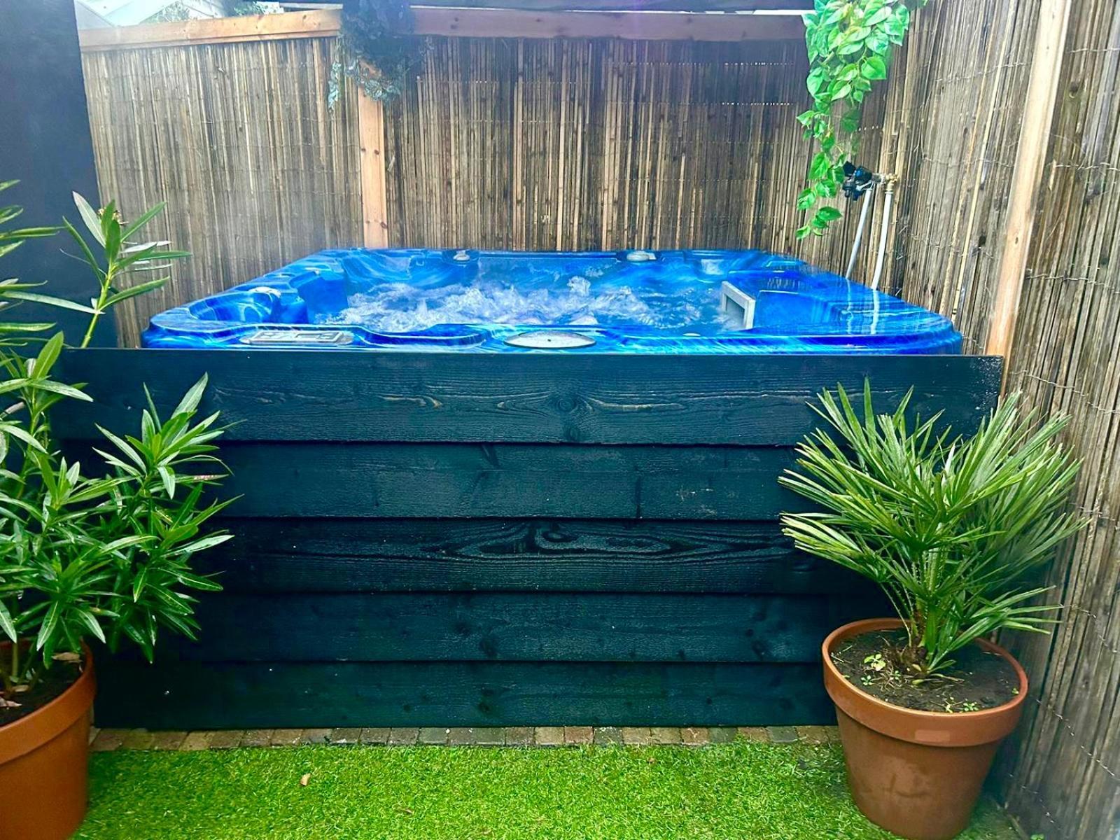 Jungle Style Lodge With Jacuzzi ,Sauna And Garden Near Amsterdam Vijfhuizen エクステリア 写真