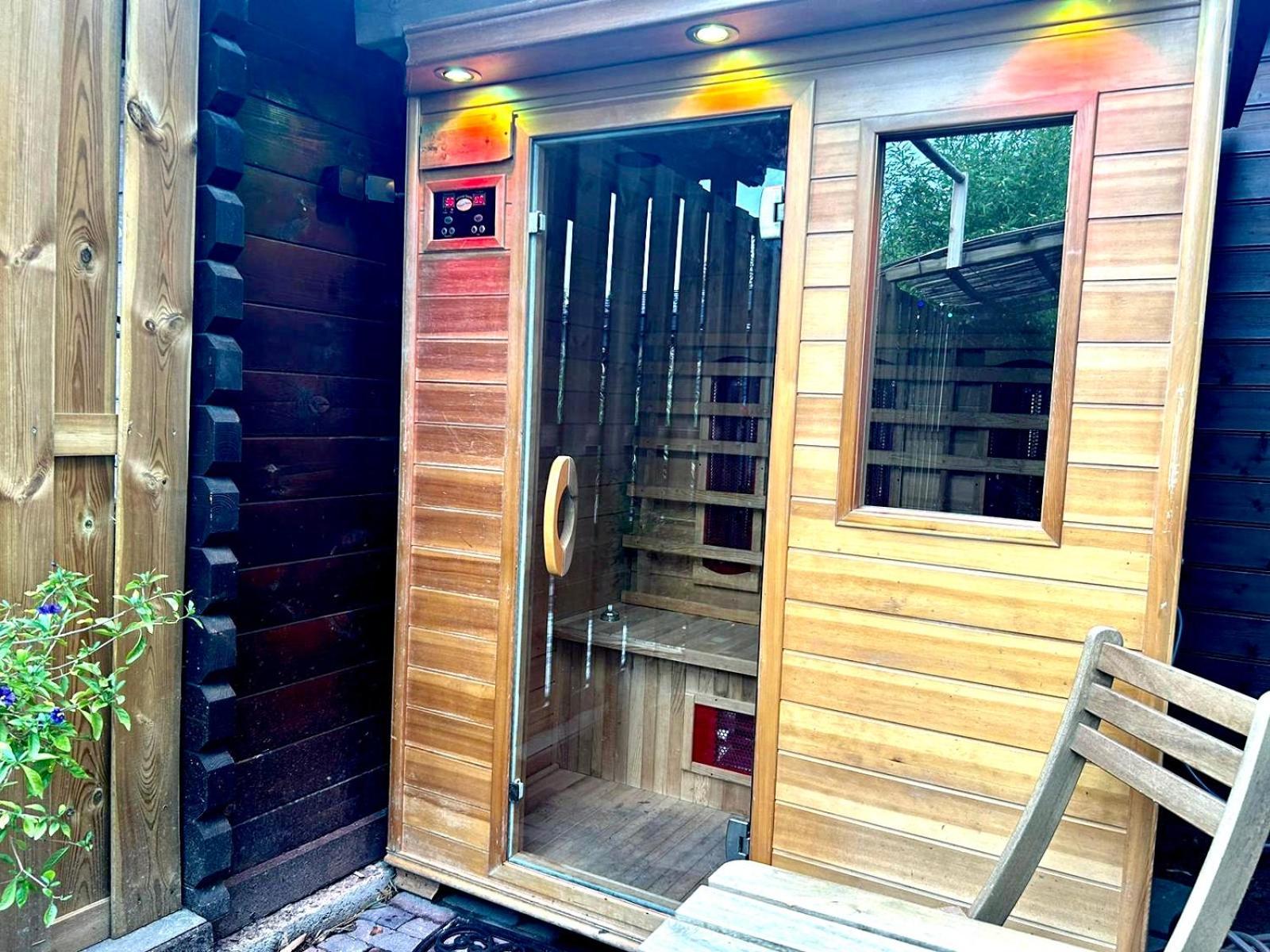 Jungle Style Lodge With Jacuzzi ,Sauna And Garden Near Amsterdam Vijfhuizen エクステリア 写真